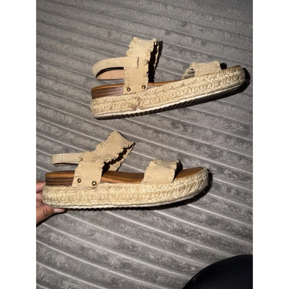 Pierre Dumas Women's Beige Wedges Size 6